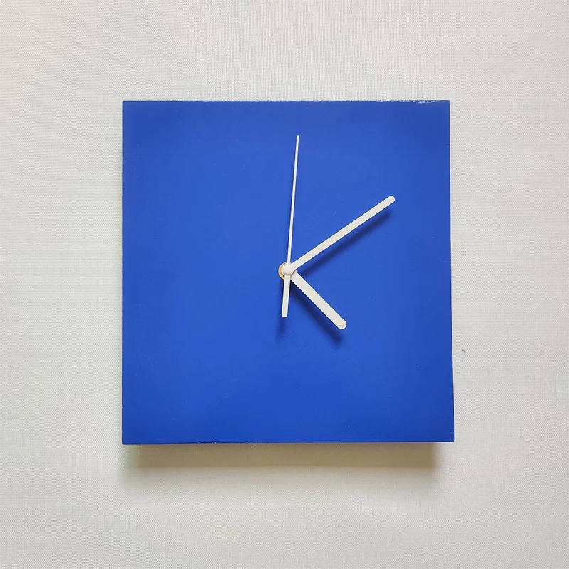 

Деревянные настенные часы в форме цветка синий