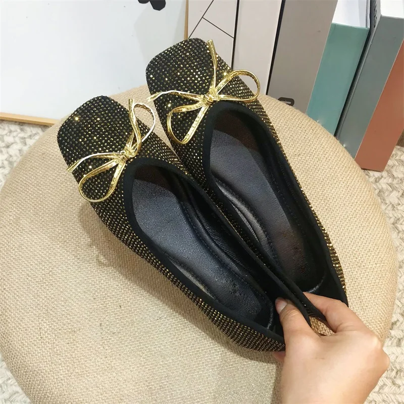 

Женские туфли без задника, элегантные туфли серебристого и черного цвета, с бантом-бабочкой, на плоской подошве, с круглым носком, с кристаллами, удобная обувь на весну