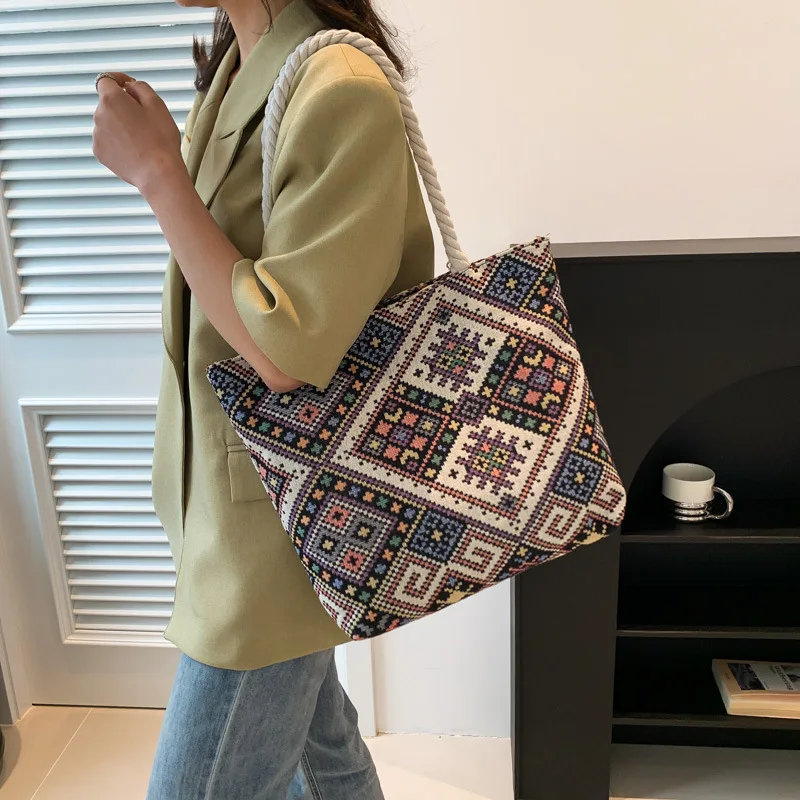 

Ethnic Style Large Capacity Canvas Bag Bag Women's 2023 Summer New Trend Fashion Commuter Bag Casual Tote Bag Designer Bag