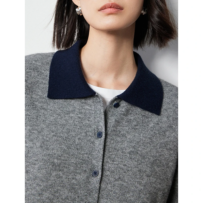 Женский однобортный трикотажный свитер-поло на пуговицах