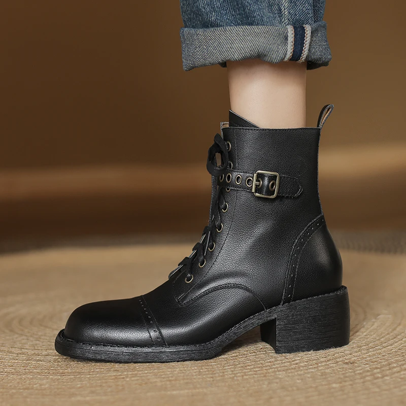 Женские ботинки из натуральной кожи на массивном каблуке