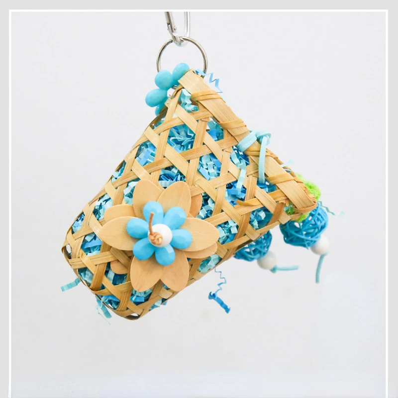 Набор игрушек для птиц и попугаев разноцветный измельчитель кормление разные