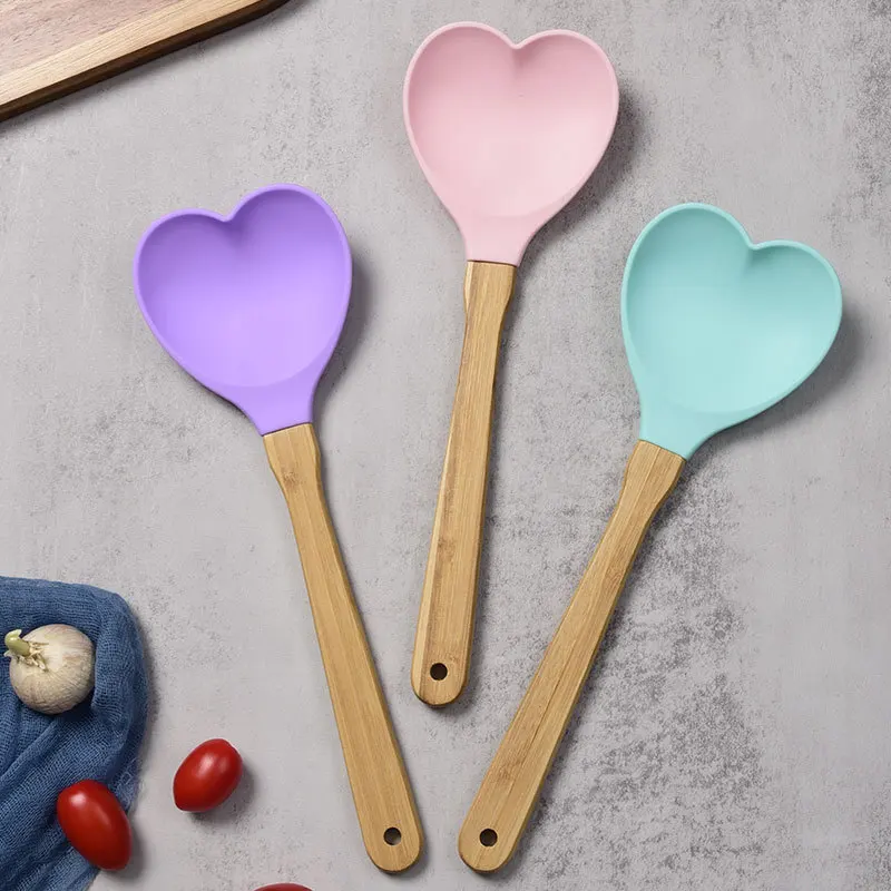 

Large Wooden Handle Heart-Shaped Silicone Spoon Home Kitchen Cooking Spoon Creative Food Grade Silicone Soup Spoon ложка