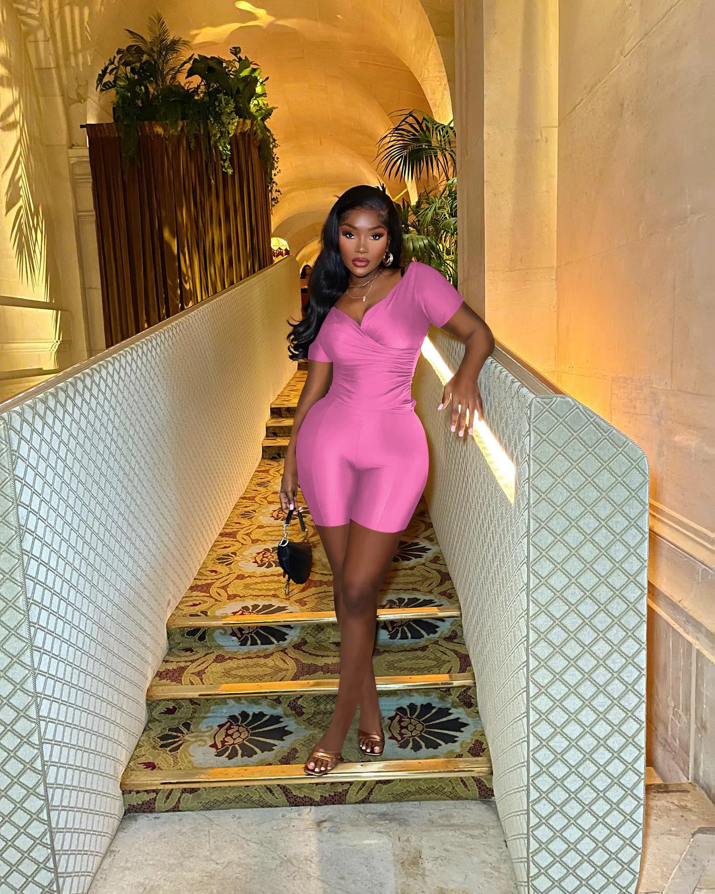 Женский летний костюм из двух предметов топ с V-образным вырезом и шорты