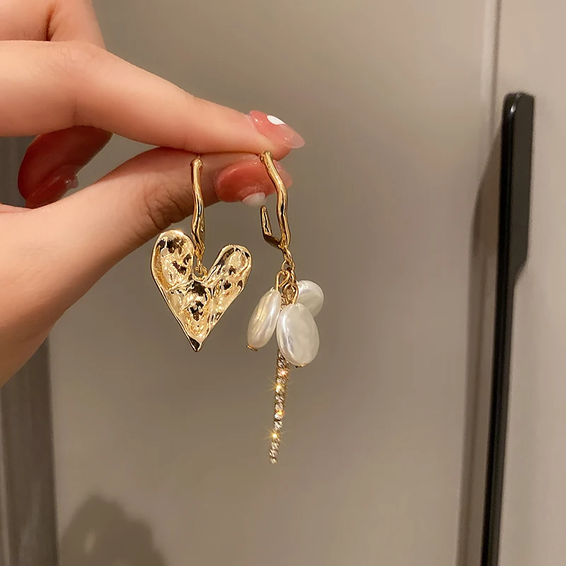 

Fashion Asymmetric Pearl Love Diamond Earrings For Women New Trendy Temperament High-End Earrings 2022