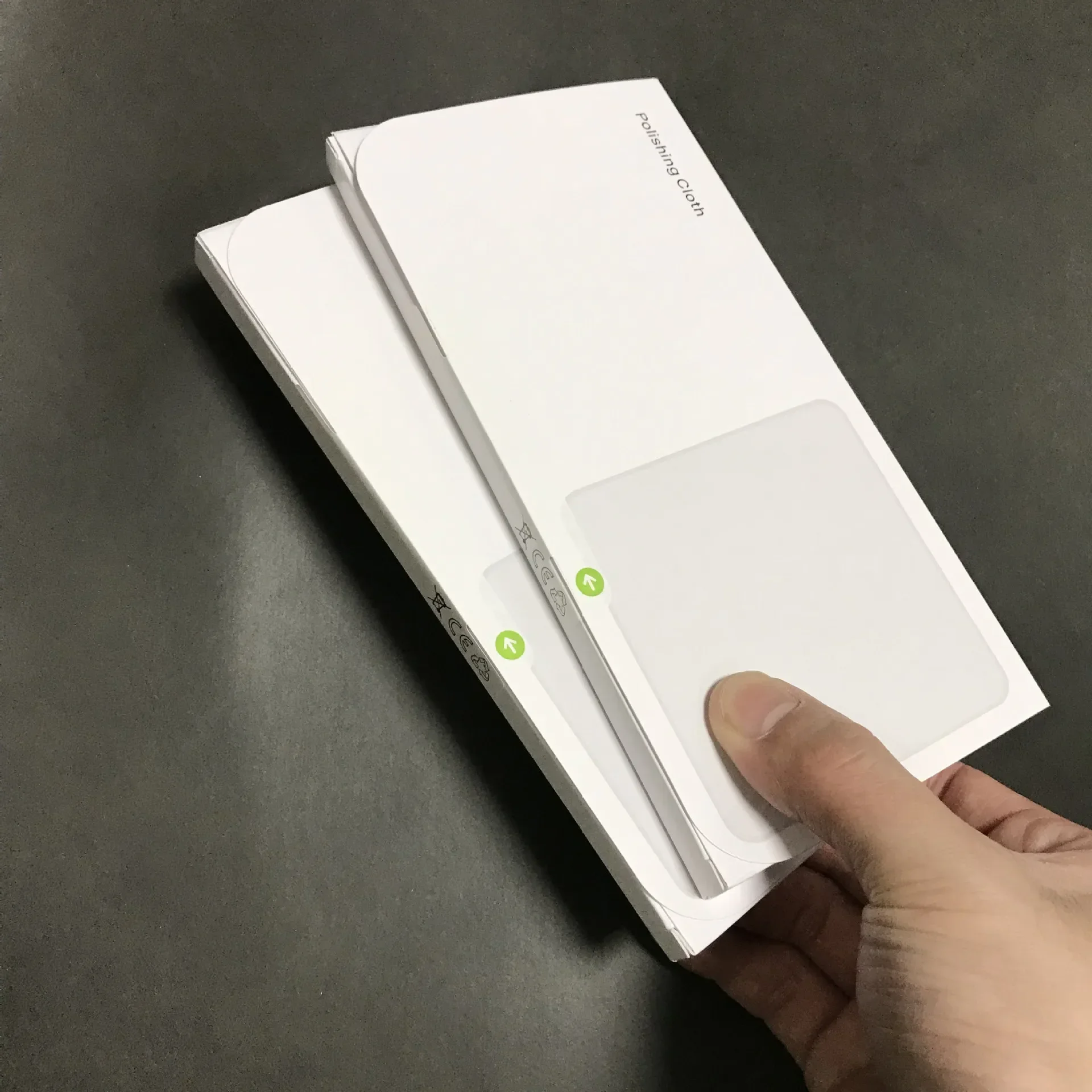 Салфетка для полировки Apple iPhone 15 14 13 12 чистки экрана с нанотекстурой iPad Mac iPod Pro Watch