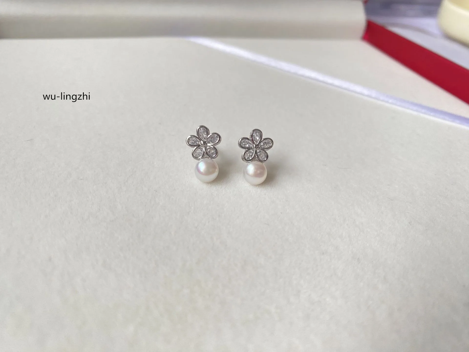 Женские серьги-гвоздики из серебра 925 пробы с цветком ромашки натурального