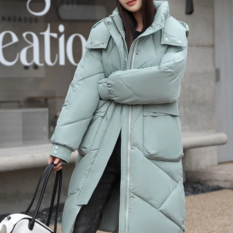 Рисунок 3 - Зимние однотонные парки с карманами и капюшоном