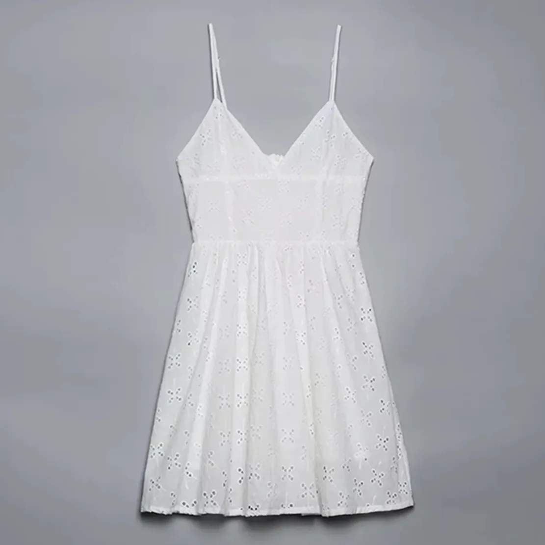 

Maxdutti 2023 French Style Indie Folk Pure Cotton White Dress Spaghetti Strapless Embroidery Mini Dress Women