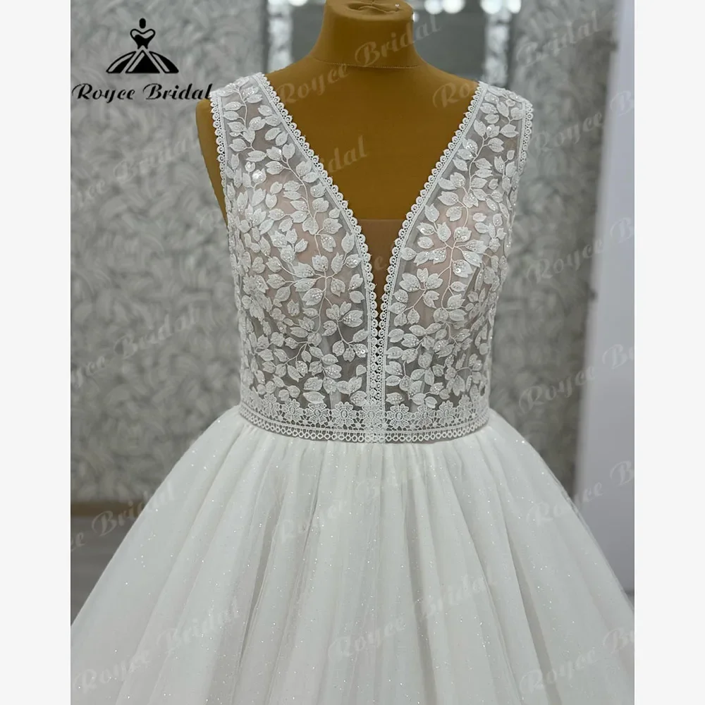 Скромное кружевное бальное платье без рукавов с v-образным вырезом свадебное для