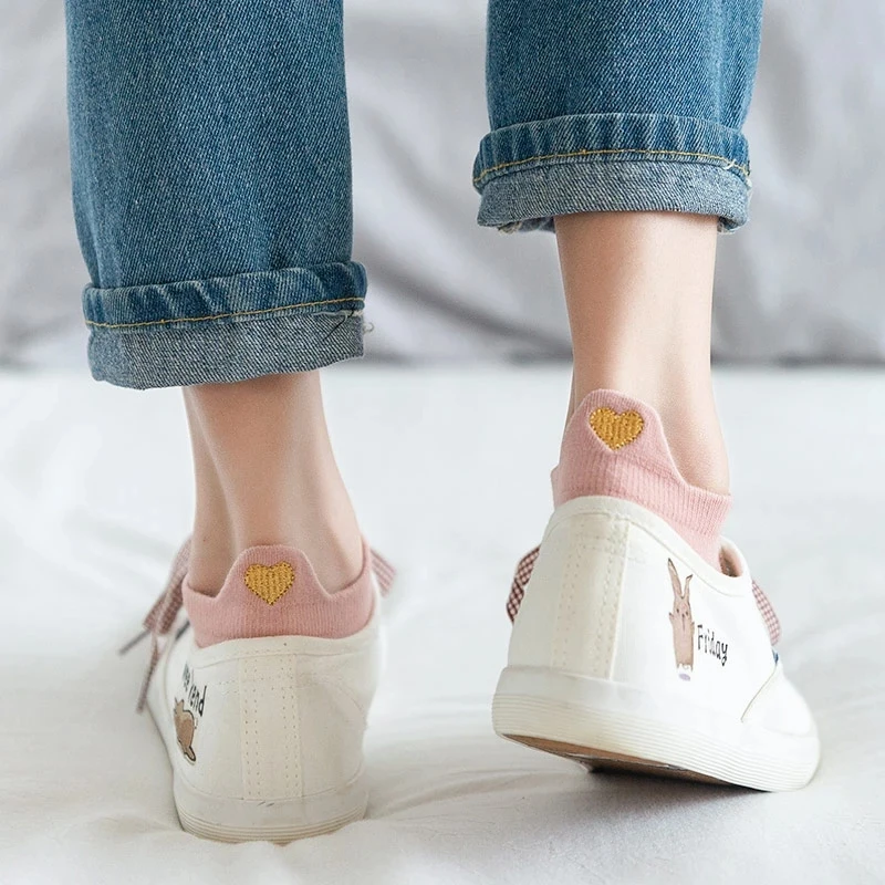 4 Pairs Women's Cotton Ankle Socks Fashion Heart Embroidery Colorful Girls Sox Novelty Casual Summer Cute Short Socks Slippers
