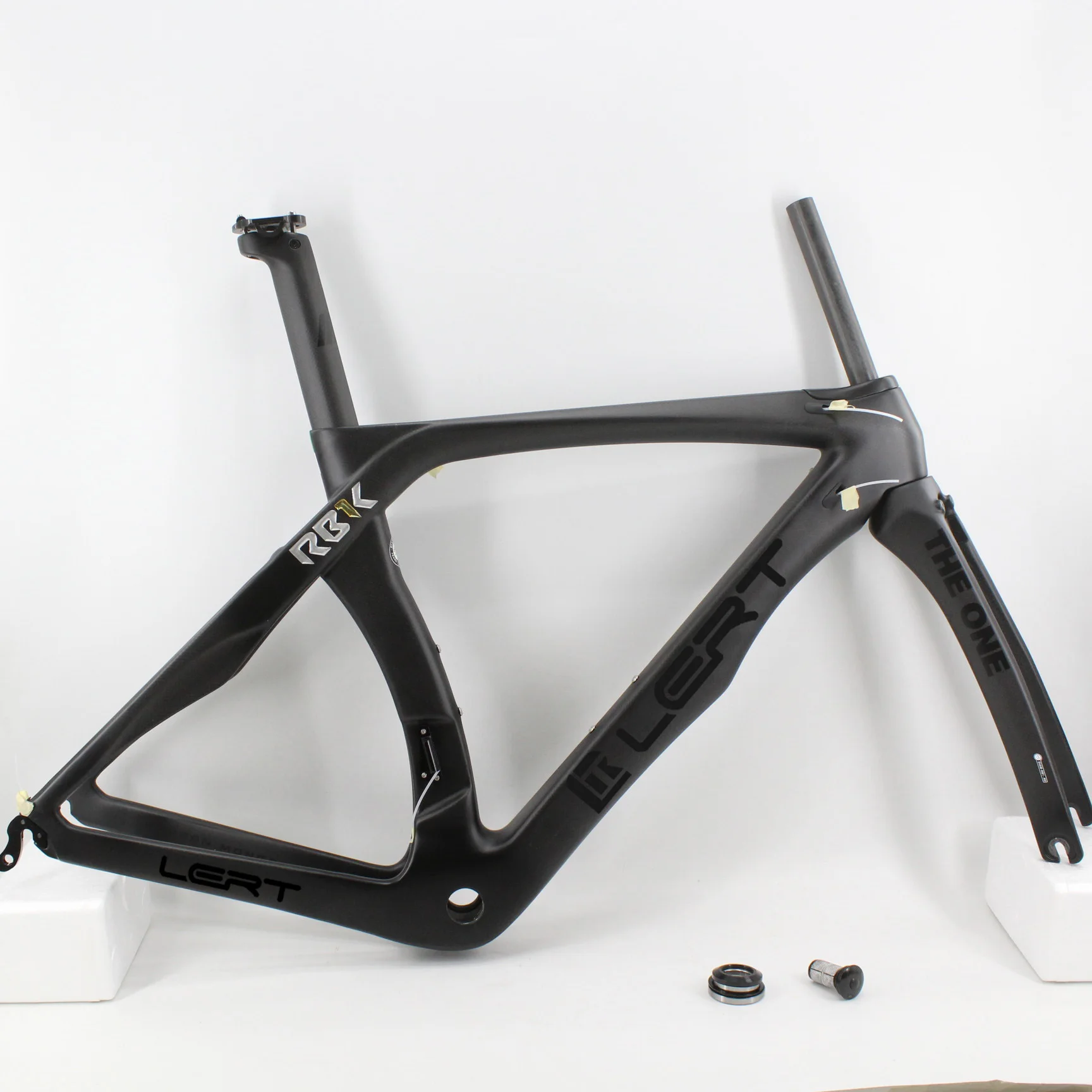 

New black color 700C Racing Road bike T1100 3K full carbon fibre bicycle frame carbon fork+seatpost+clamp+headset Free shipping