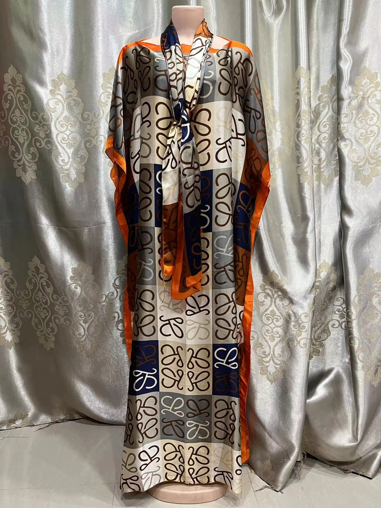 Fashion woman blouse 2023 dashiki robe silk fabric women's plus size tops shirts and blouses abaya فساتين طويلة Top women