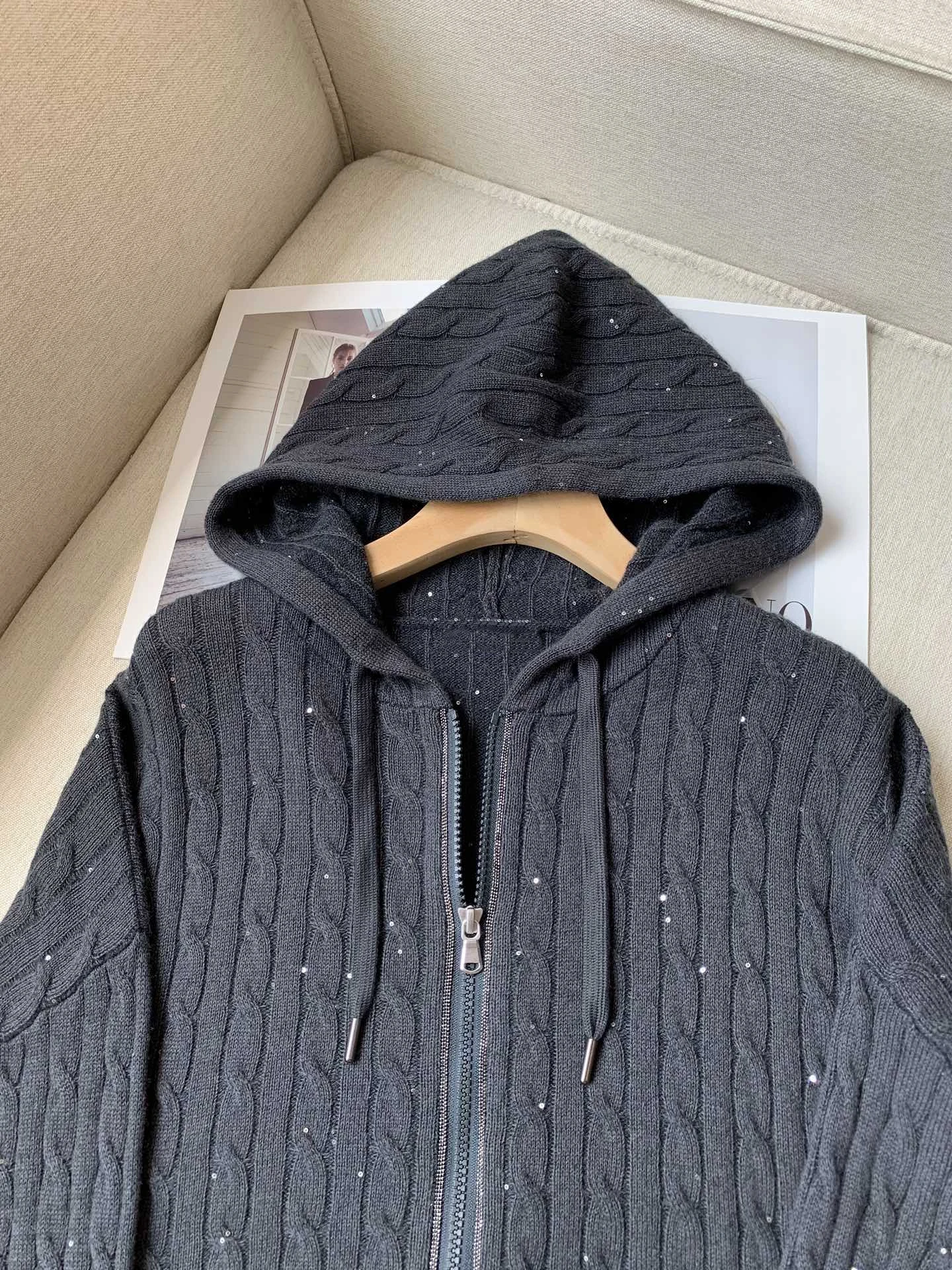 Новая высококачественная куртка с капюшоном блестками и бисером для осени зимы +