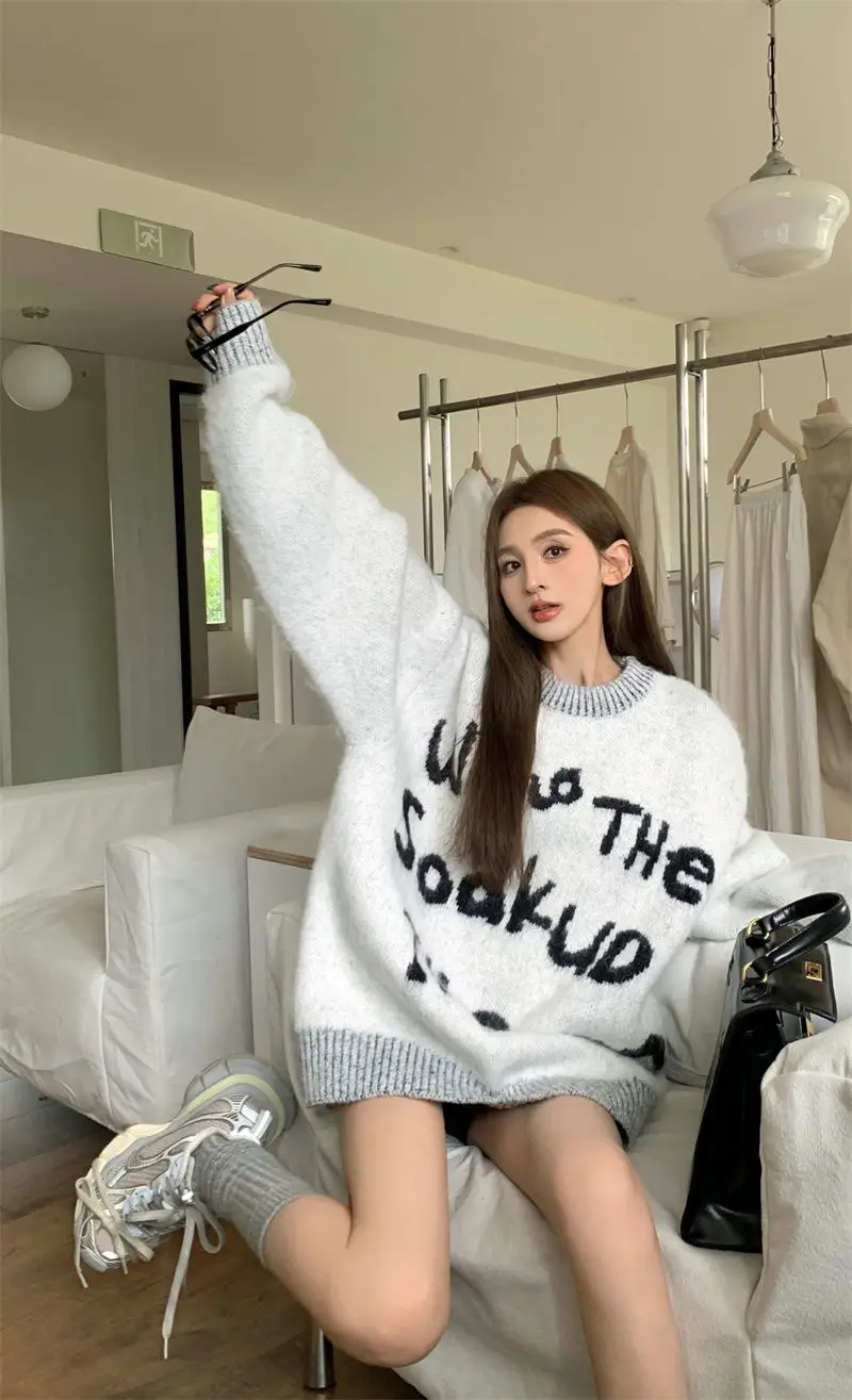 Трикотажный жаккардовый свитер средней длины с капюшоном и длинными рукавами