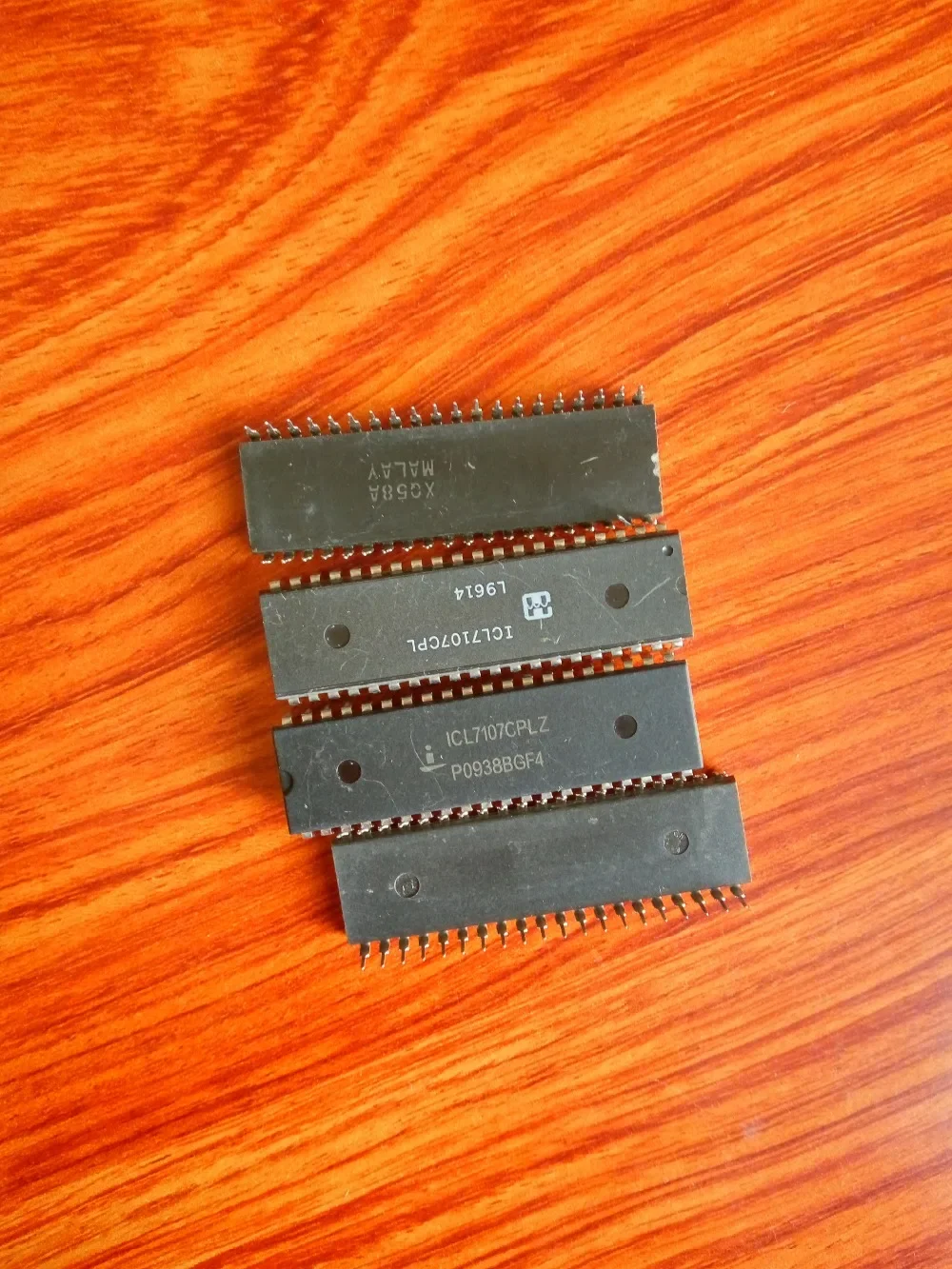 

ICL7107CPLZ DIP-40 ICL7107CPL ICL7107