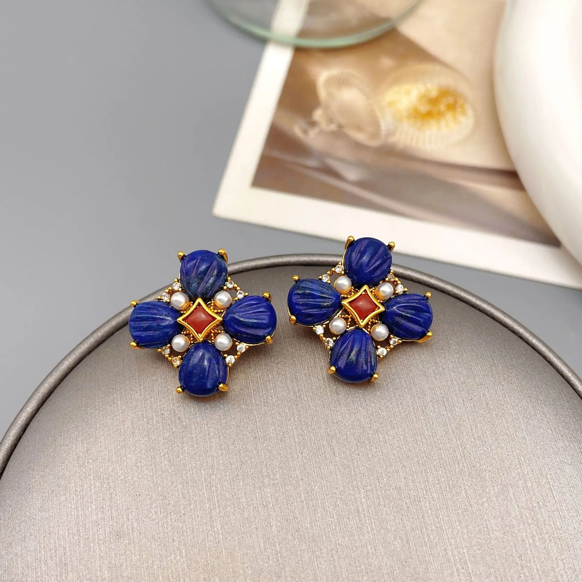 

Europe and America Vintage court temperament four-leaf grass, natural lapis lazuli pearl earrings