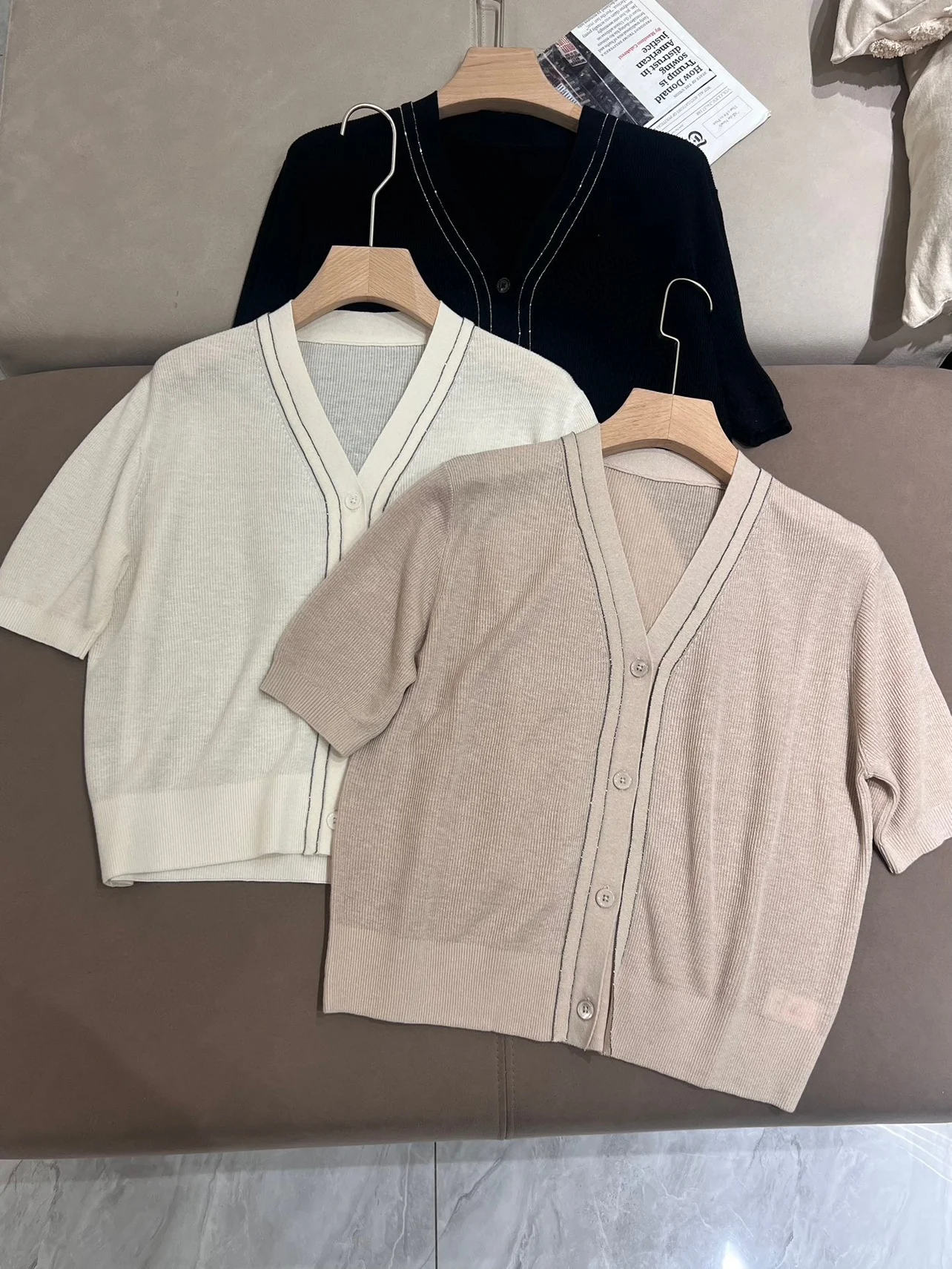 Женский трикотажный кардиган из шерсти и шелка с V-образным вырезом короткими