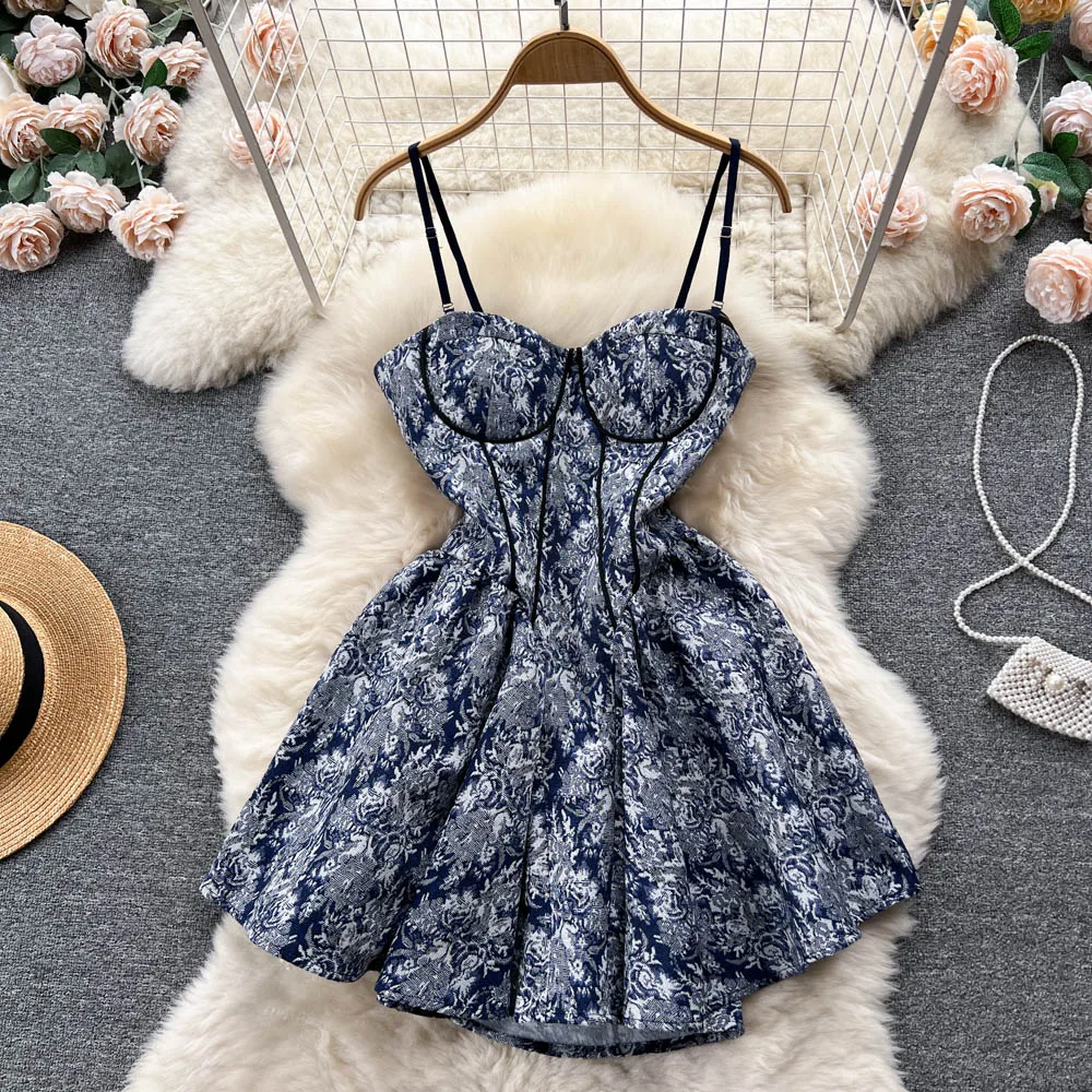 

Мини-платье с открытой спиной, цветочным принтом, без бретелек