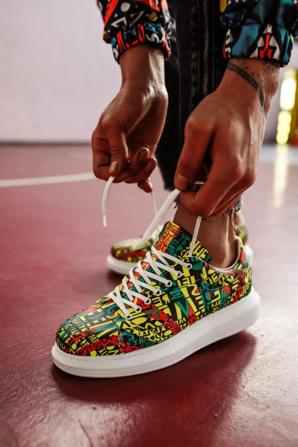 

Некс многоцветные ежедневные кроссовки для мужчин 044 белое нижнее искусственное кожаное резиновое начало осенью и весна повседневная удоб...