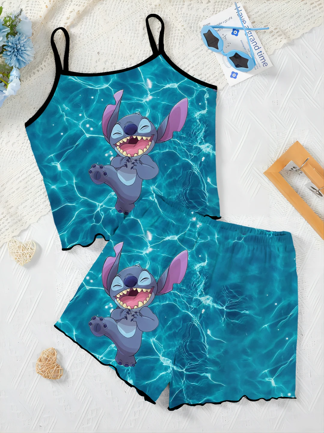 Пижамный комплект Женский из жилета и шортов на бретелях