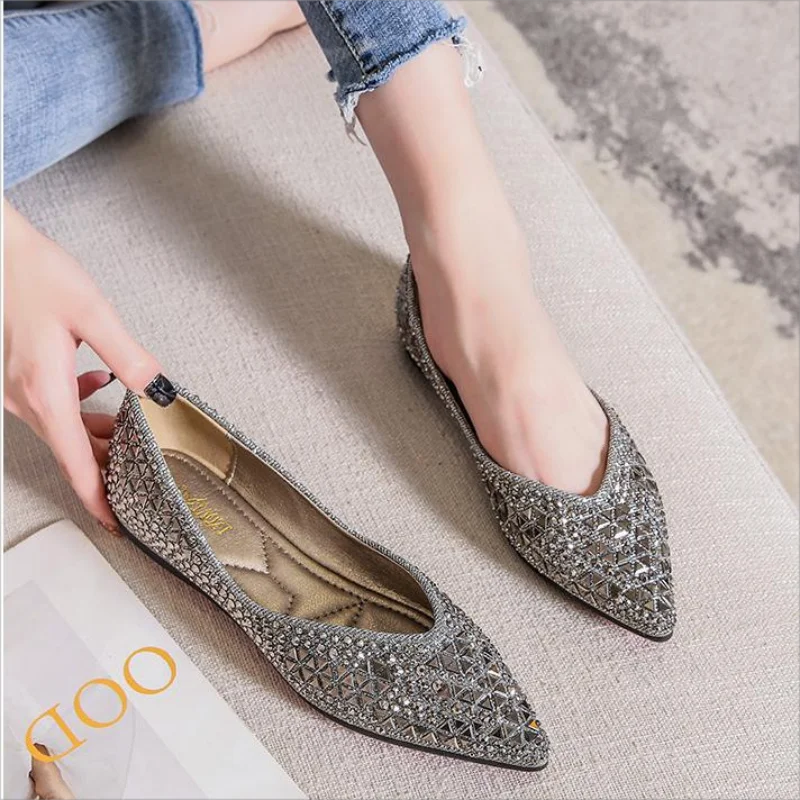 Famous Rivets Flats Women Pointed Toe Glitter Beading Ballerian Shoes Shallow Mouth Sequined Cloth Moccasins Plus Size 43