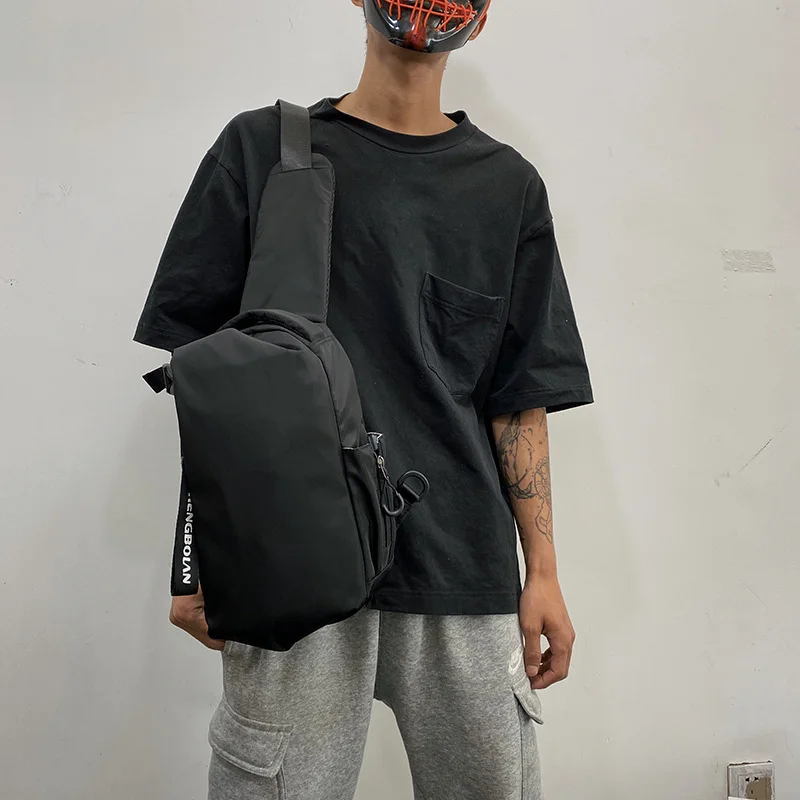 Рисунок 6 - Мужская нагрудная сумка через плечо