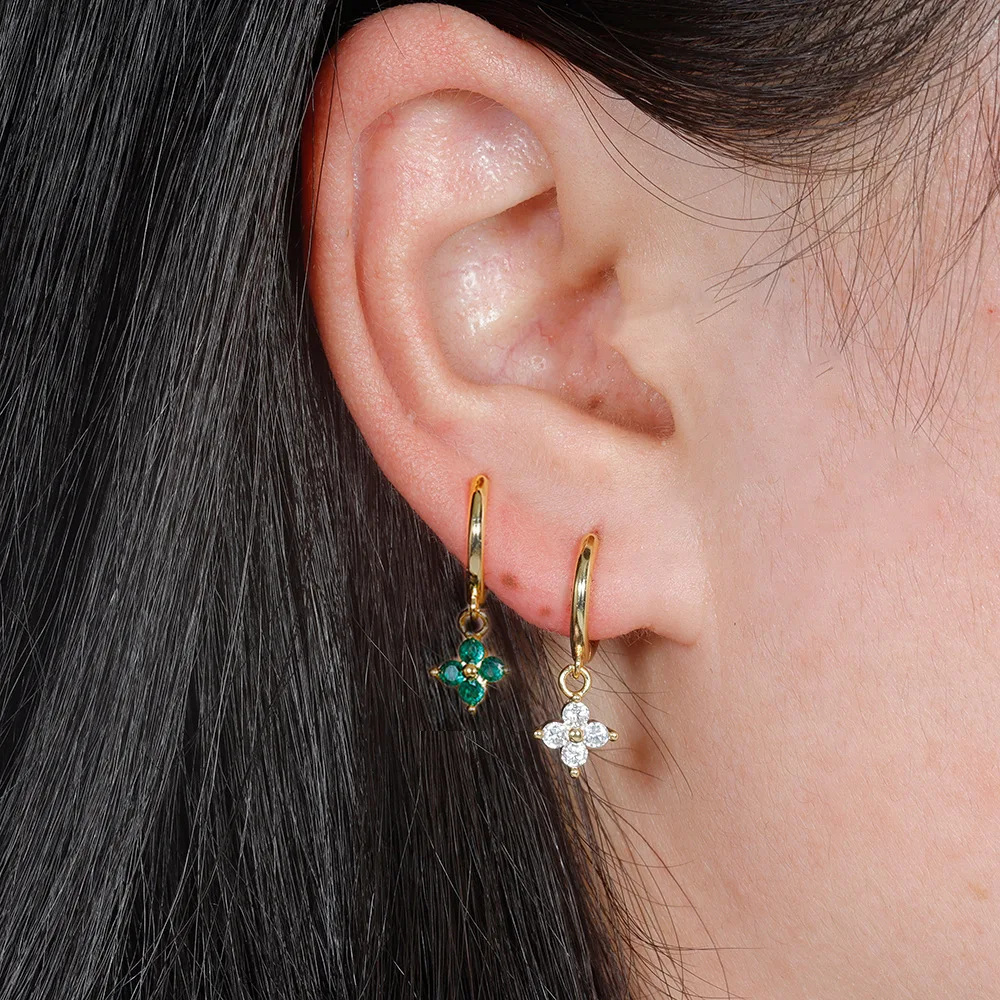 2 шт. новые модные серьги с четырьмя листьями и цветком милые пряжкой для ушей