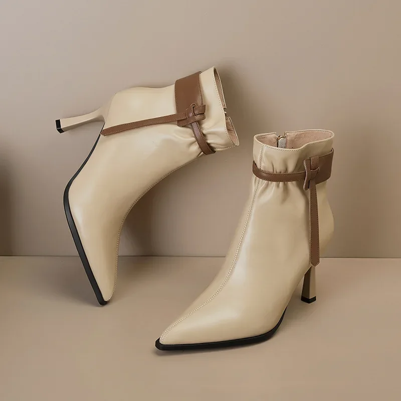 Женские короткие ботильоны с поясом и бахромой однотонные черные ботинки острым