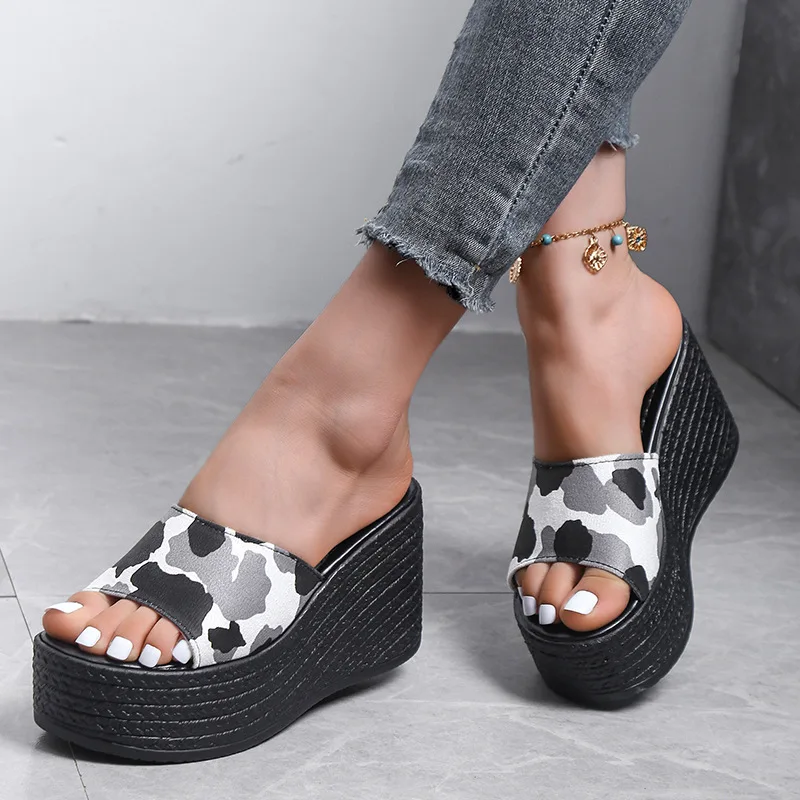 

Шлепанцы женские на толстой подошве, уличные тапочки на танкетке, сланцы с открытым носком, большие размеры 34-43, лето 2023