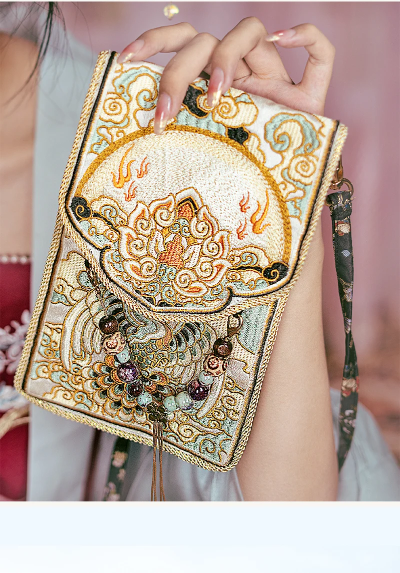 Женская сумка-тоут с цветочной вышивкой