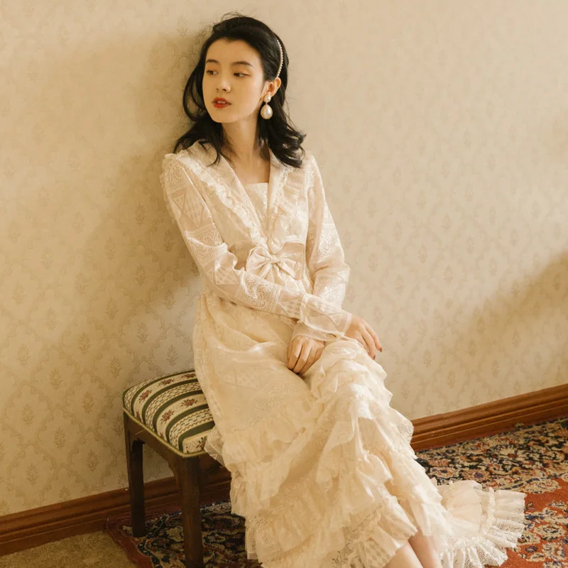 Новинка 2024 белое платье с бантом откидным воротником и длинным рукавом сказочное