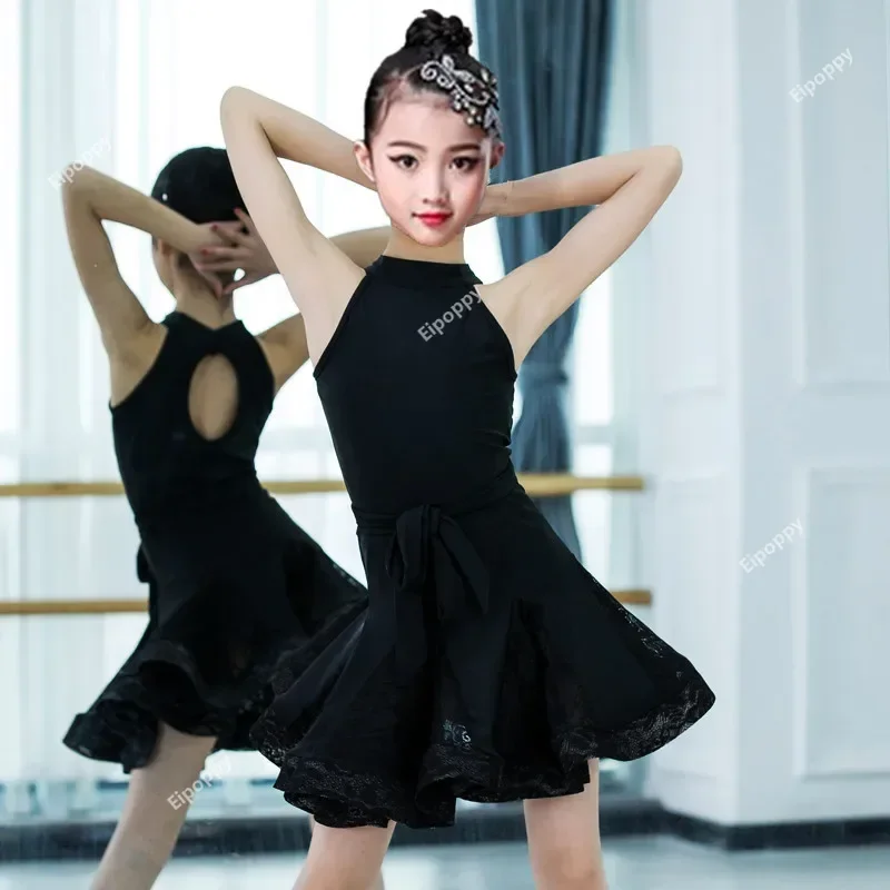 Женский костюм для латиноамериканских танцев черный из молочного шелка с