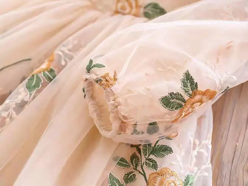 Демисезонное платье с длинным рукавом для девочек детское сказочное вышивкой