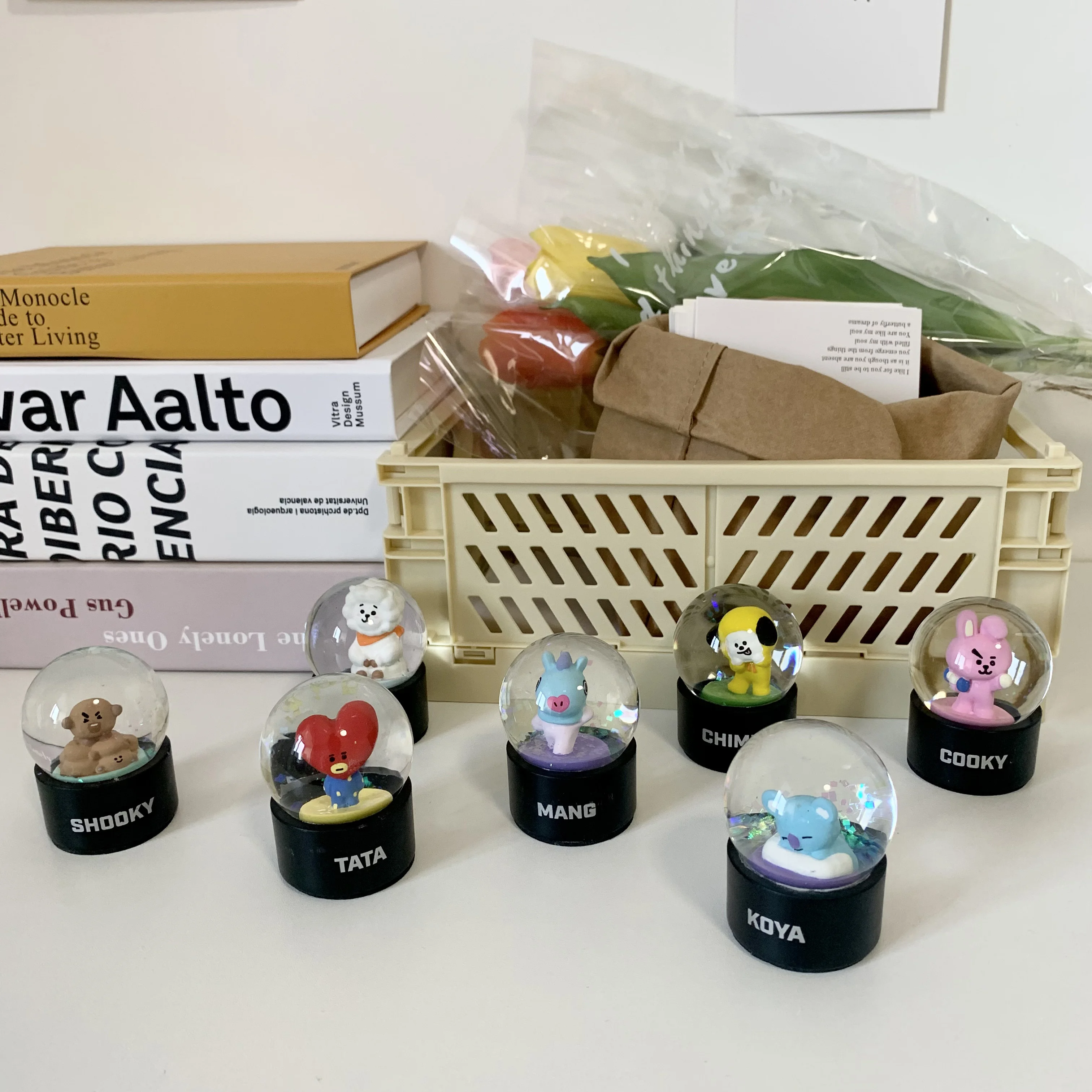 

Мини-хрустальный шар Bt21, украшение из смолы, декор для стола «сделай сам», креативный милый Kawaii, ручная работа, фанаты, подарок для девушки, М...