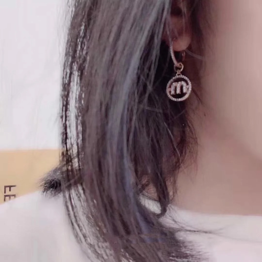 

2022 High -end Banquet Party Diamond Pearl Asymmetric Letter M Dangle Earrings for Women
