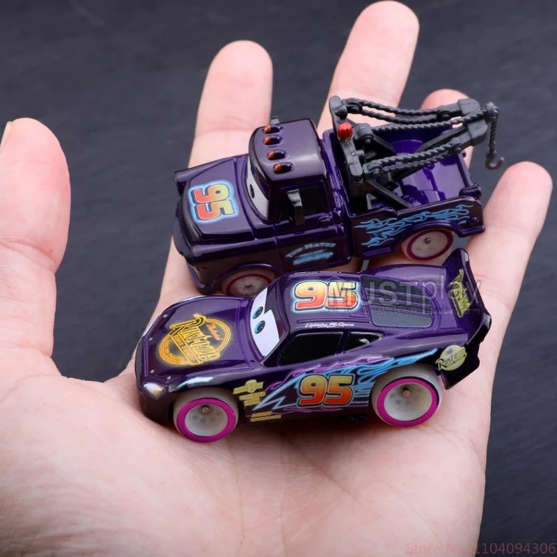 Фото Коллекционная модель автомобиля Takara Tomy Cars 1/64, литая под давлением, 2025 год, памятное издание, 95 Lightning McQueen, светящаяся в темноте, подарок №5