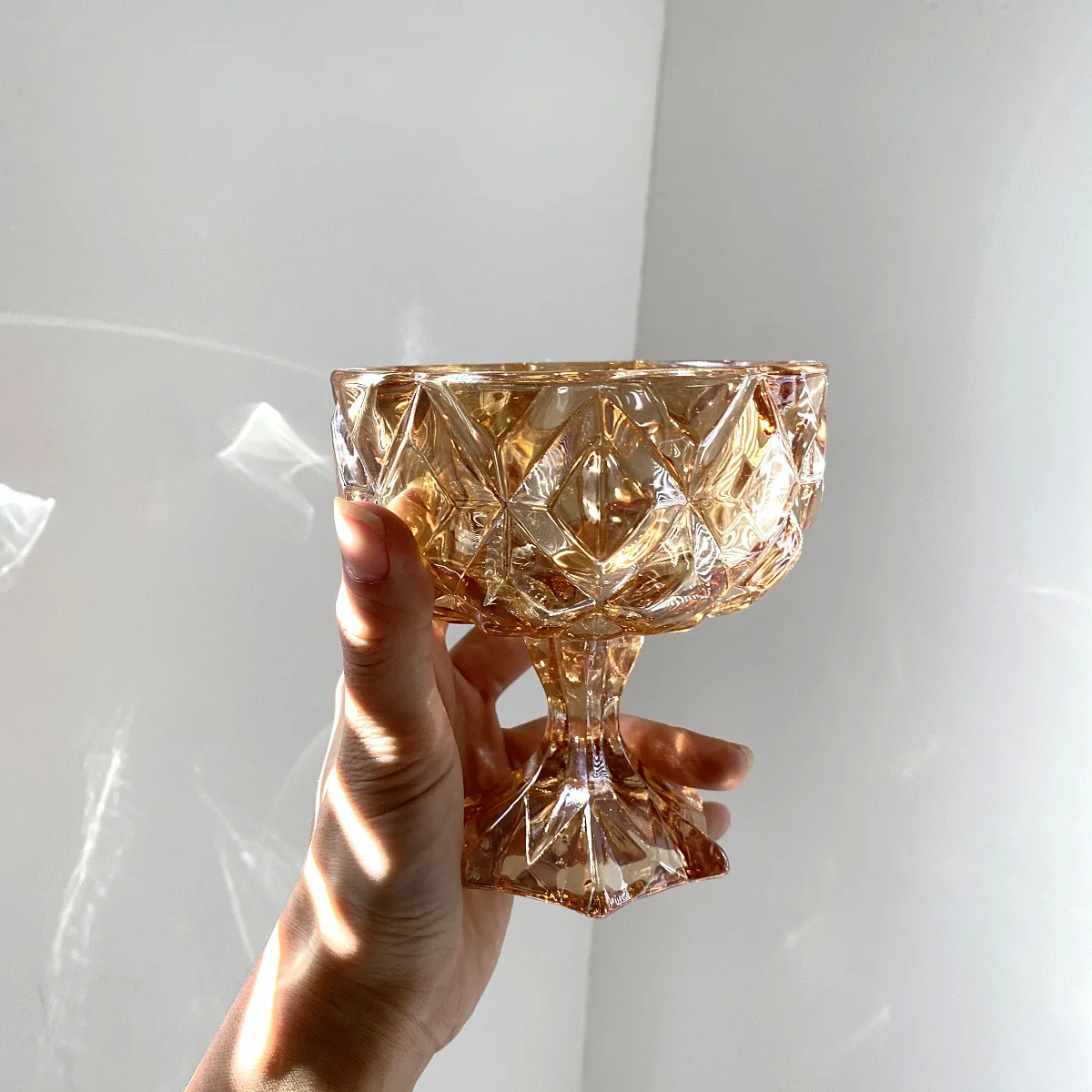 Ins Wind-vaso de cristal Retro con relieve de ámbar, copa de pie alto para ensalada, fruta, postre, Yogurt, helado, copa de vino
