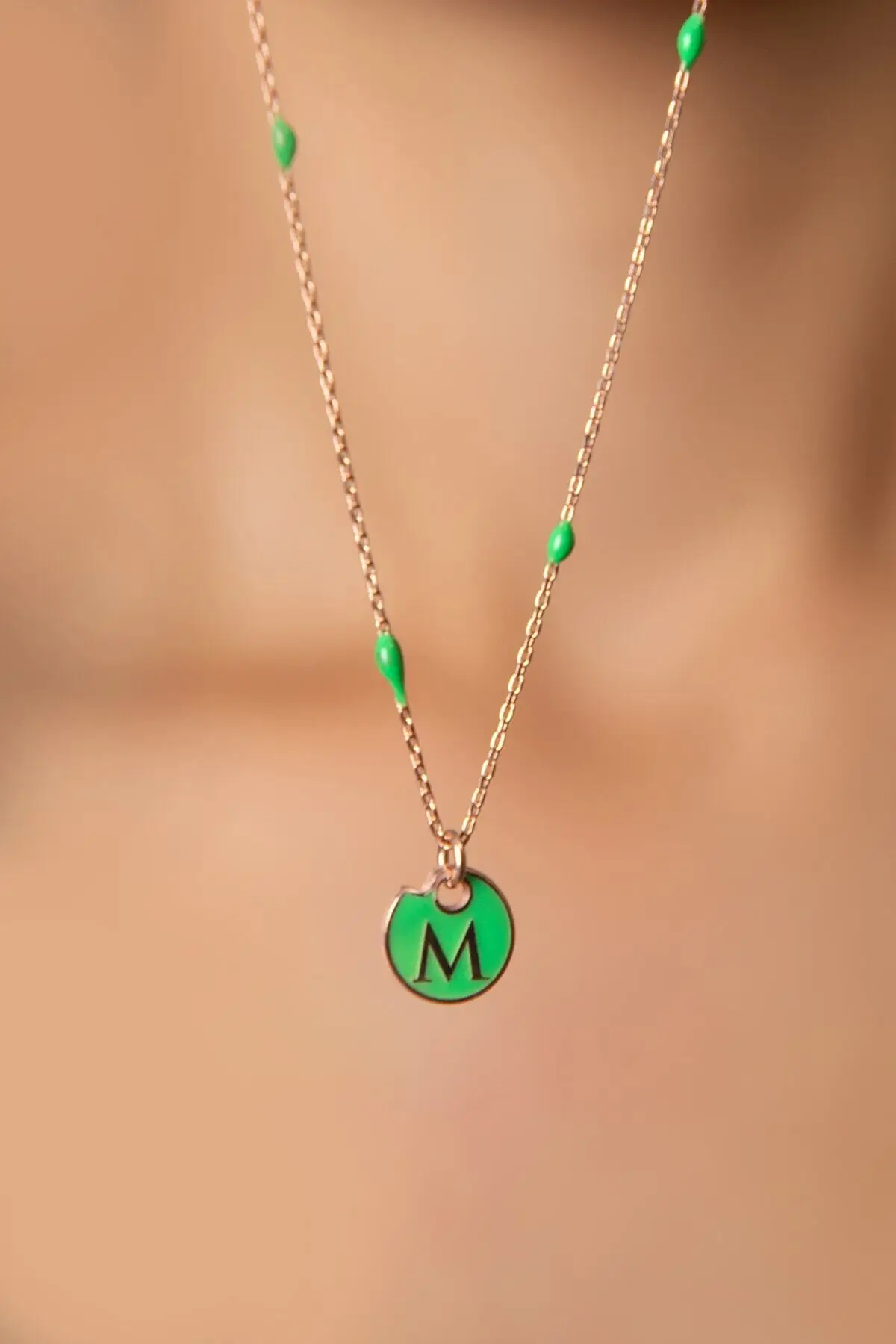 

Женское ожерелье из серебра с эмалью