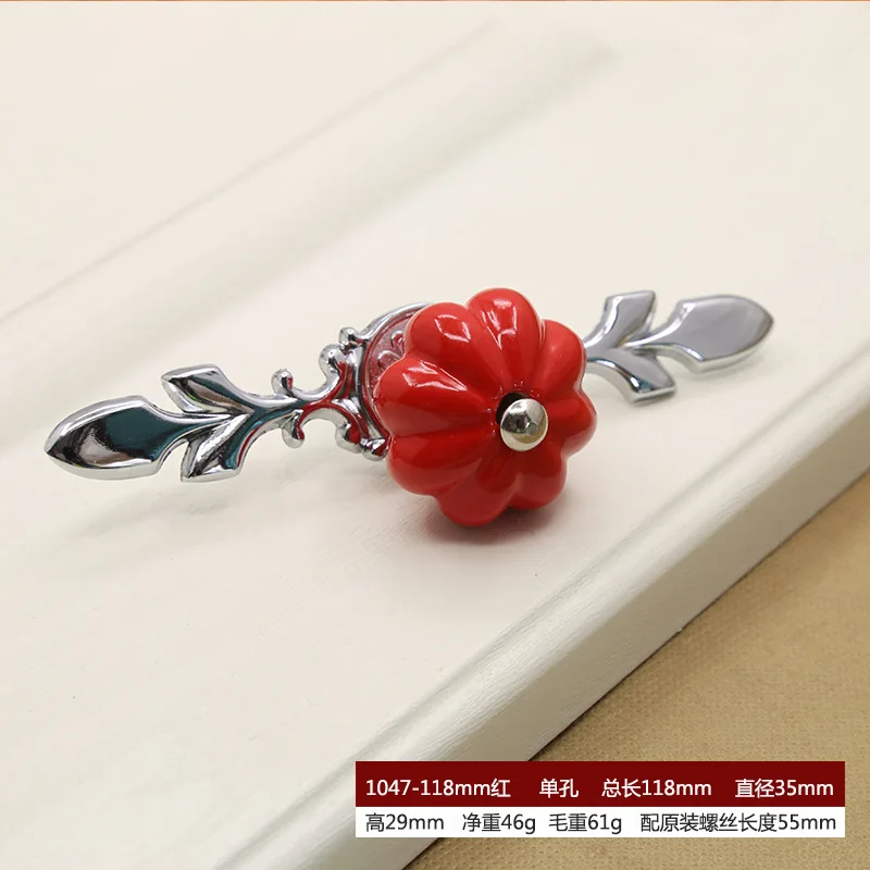 

Керамическая ручка для шкафа