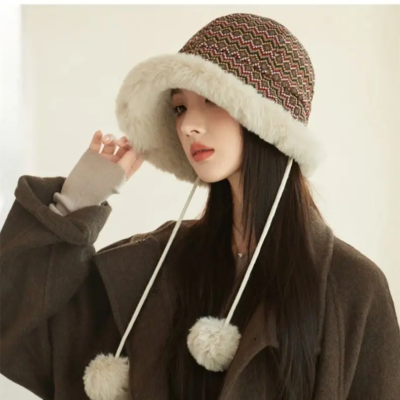 Флисовая рыболовная шапка с помпонами 56-58 см цвета в ассортименте