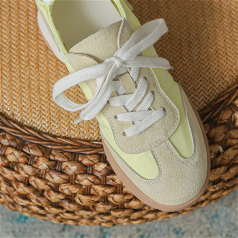 Рисунок 5 - Женские кроссовки на плоской подошве