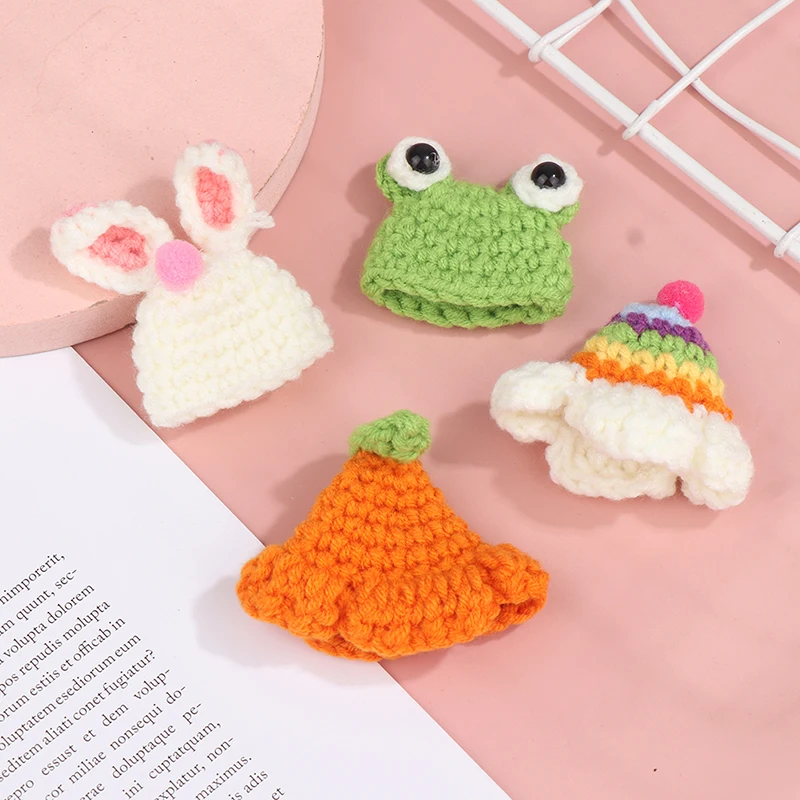 

1 шт. 1:12 миниатюрная вязаная шапка для кукольного домика Мультяшные животные шапка Радужный Кролик Лягушка шапочка кукла Декор Игрушка дома...