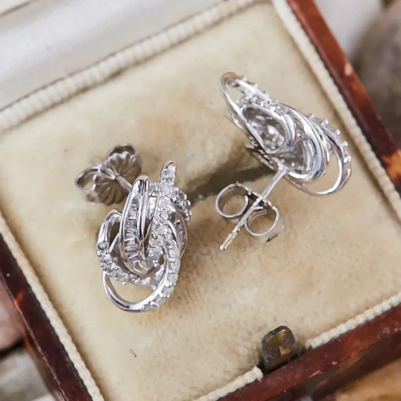 2024 Новые модные серьги с геометрической линией и блестящим цирконом