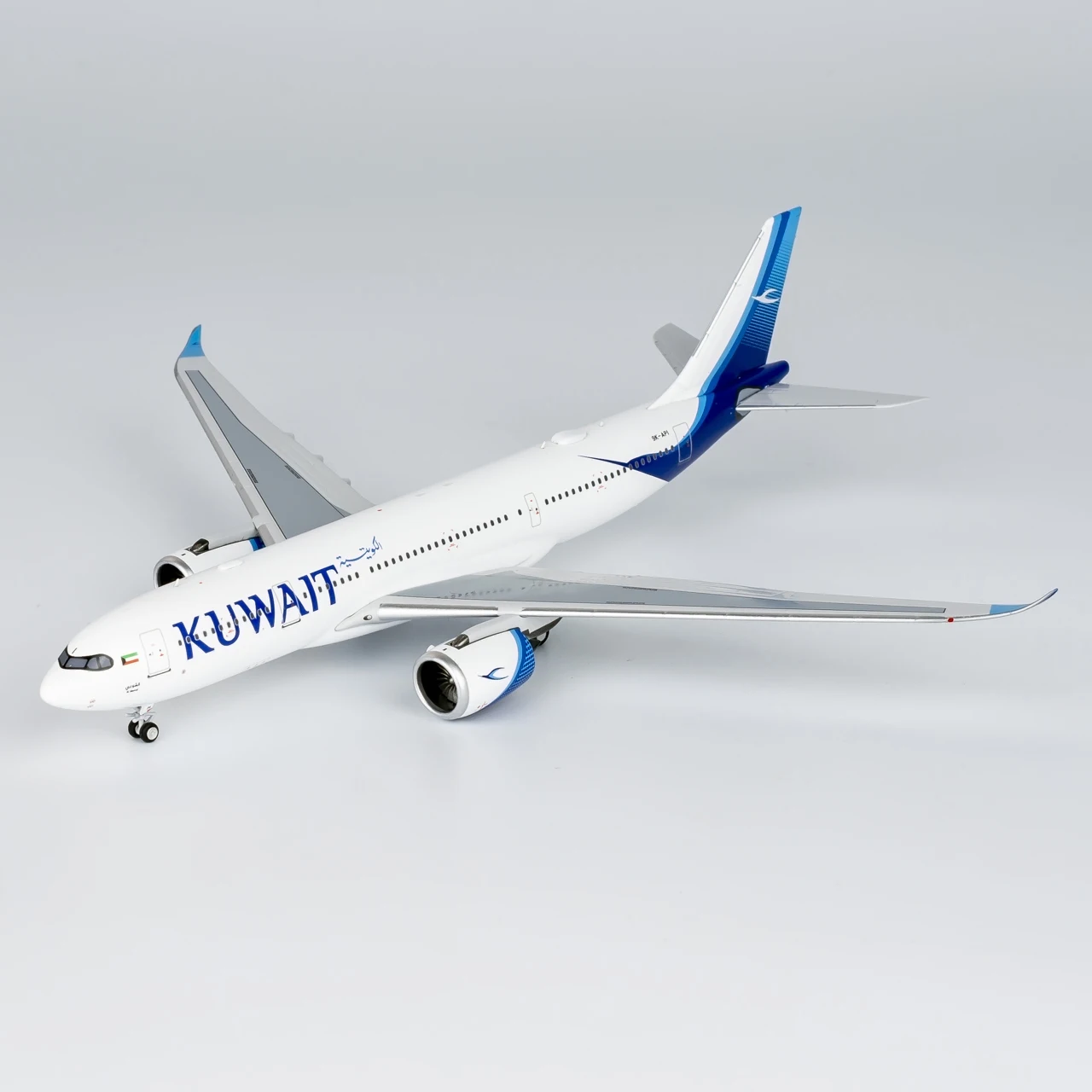 67003 Коллекционный самолет из сплава подарочная модель NG 1:400 Kuwejt Airways Airbus A330-800