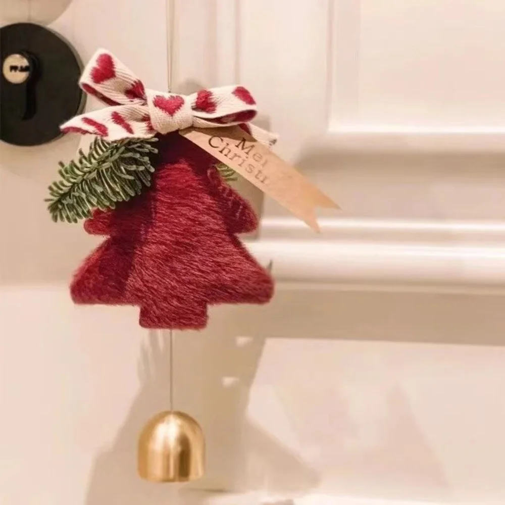 

Рождественское фетровое украшение с колокольчиком