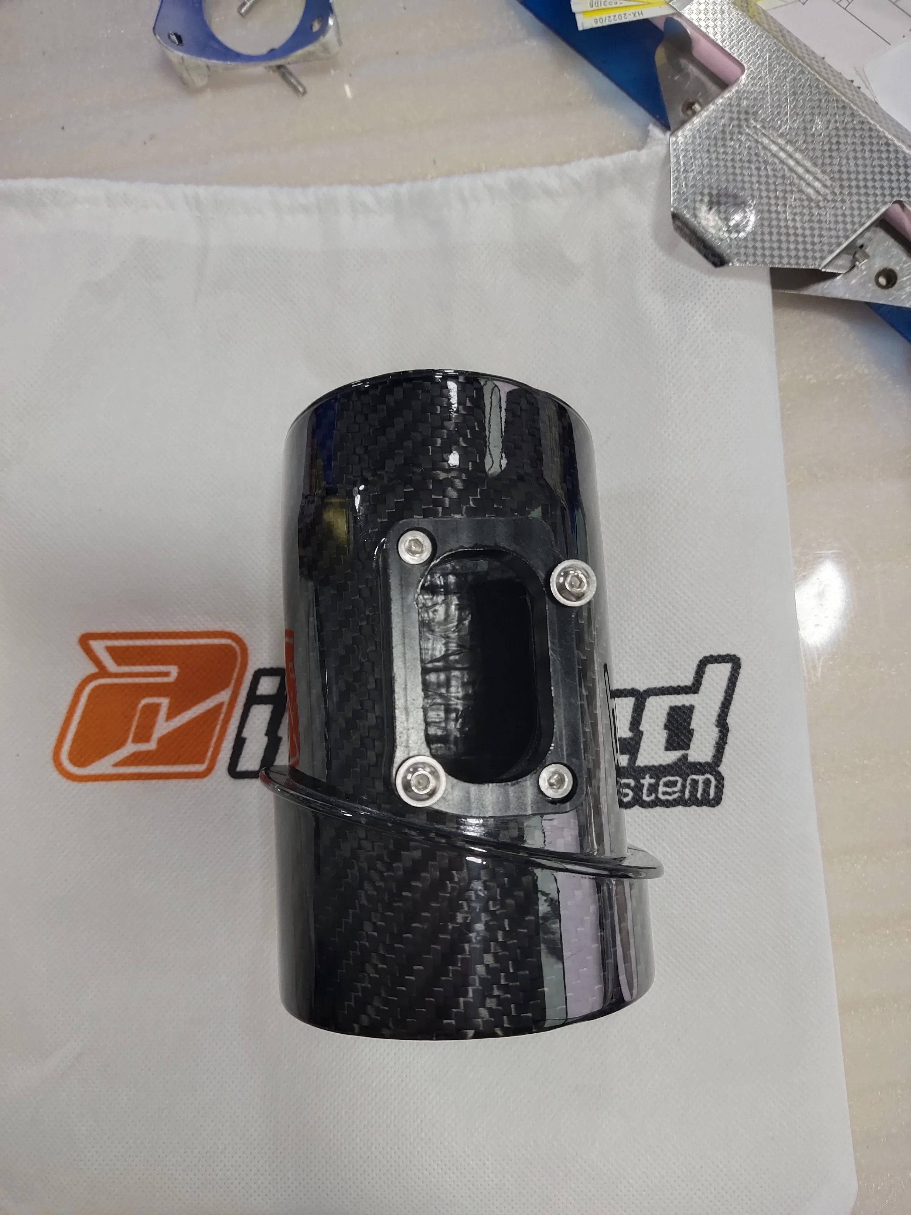 Комплекты системы впуска холодного воздуха из 100% сухого углеродного волокна