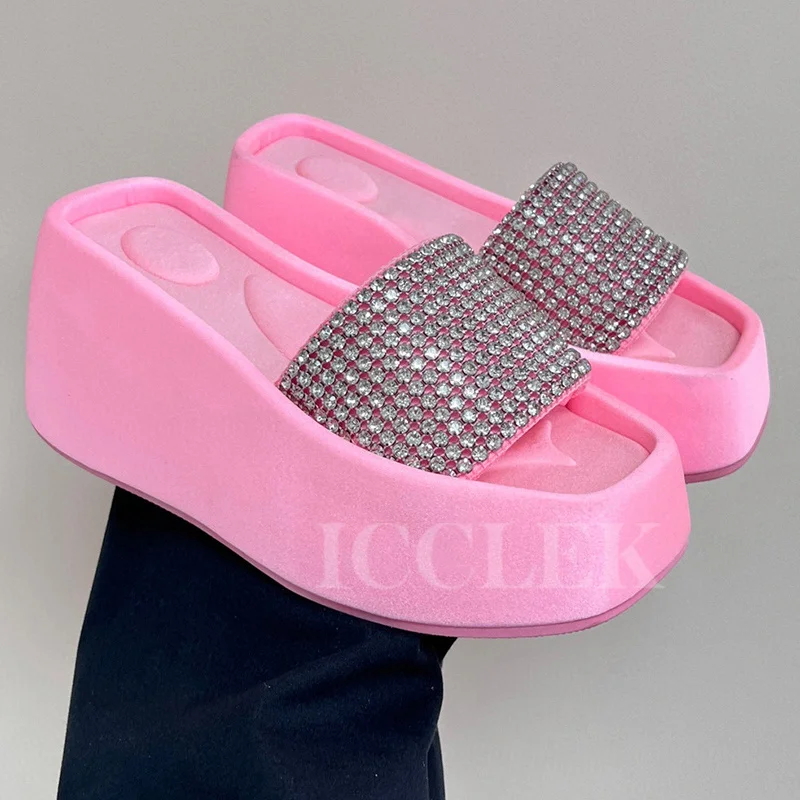 

New Slippers Ladies 2023 Summer Rhinestone Decor Upper Platform Lazy Sandals Shiny Eye-Catching Thick Bottom Female Slippers