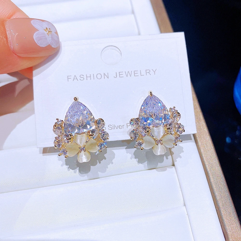 

2022 New Design CZ Stone Clover Water Drip Stud Earrings for Women Gold Color Cubic Zirconia Jewelry