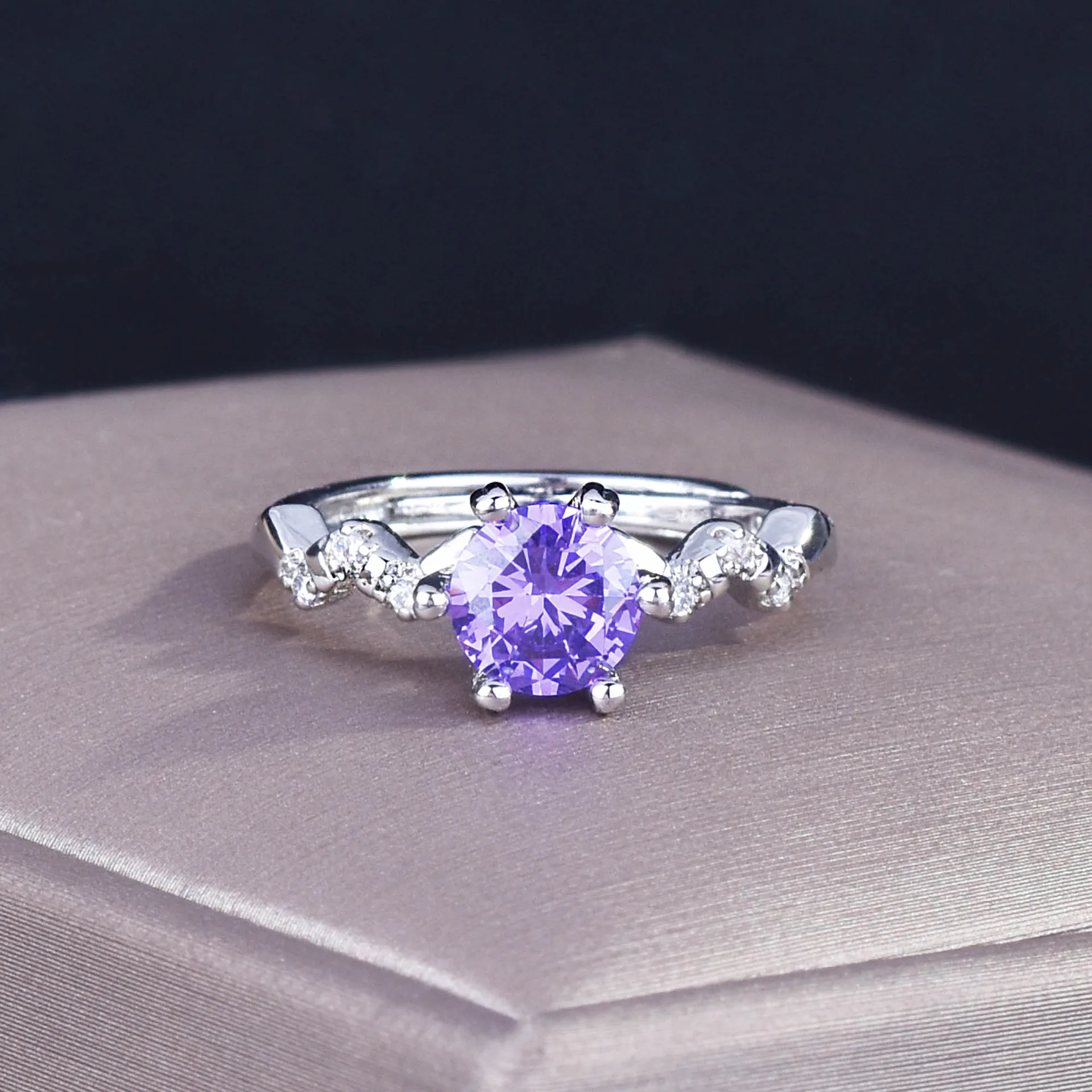 

Foydjew New Fashion Simulated Moissanite Diamond Rings PT950 Platinum Plated Super Flash Purple Zircon Ring For Women